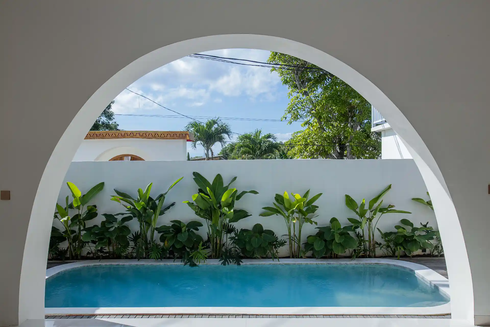 2-Bedroom Pool Lounge